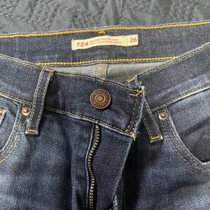 Levi 724 High Rise Straight Crop